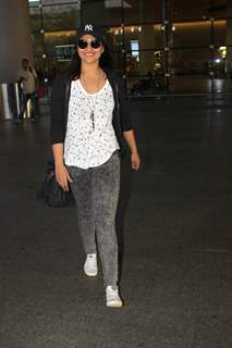 Sonakshi Sinha Snapped at Airport