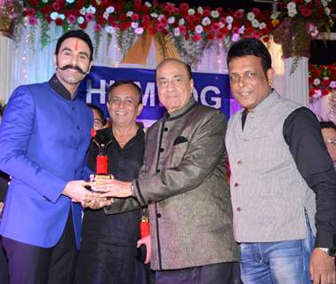 Sandip Soparrkar awarded with 'Humlog' Award