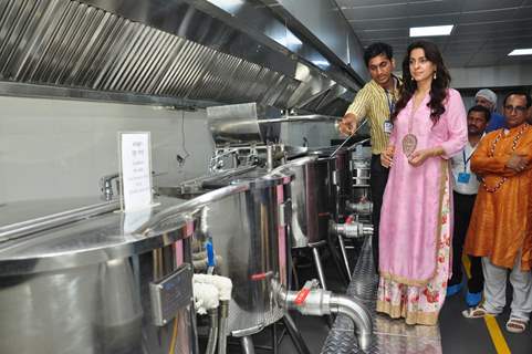 Juhi Chawla Visits 'Cooper' Hospital