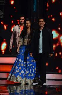 Omung Kumar, Randeep Hooda and Aishwarya Rai Bachchan promote Sarbjit on Show 'Sa Re Ga Ma Pa 2016'