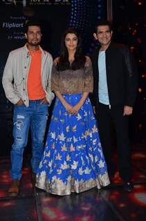 Randeep Hooda, Aishwarya Rai Bachchan and Omung Kumar of Sarbjit on Show 'Sa Re Ga Ma Pa'