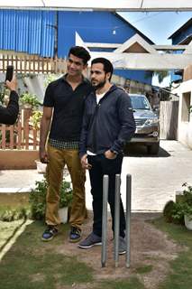 Emraan Hashmi Poses with Puneet Talreja of 'Badi Door Se Aaye Hai' Team during Promotion of Azhar