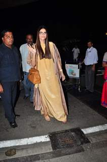 Sonam Kapoor Snapped at Airport as she leaves for Cannes Film Festival