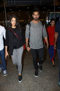 Shahid Kapoor and Mira Rajput Kapoor at Snapped at Airport