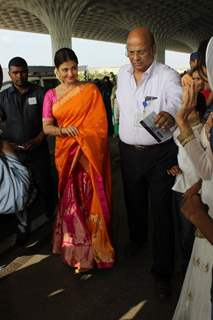 Aishwarya Rai Bachchan Snapped at Airport
