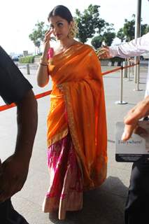 Aishwarya Rai Bachchan Snapped at Airport