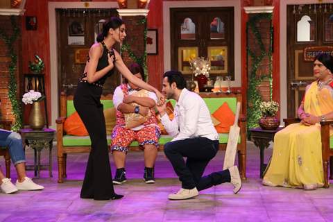 Emraan Hashmi and Nargis Fakhri Promote 'Azhar' on the sets of 'Comedy Nights Live'