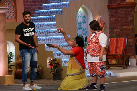 Kunaal Roy Kapur Promotes 'Azhar' on the sets of 'Comedy Nights Live'