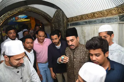 Emran Hashmi and Mohammad Azharuddin at Nizamuddin Dargah