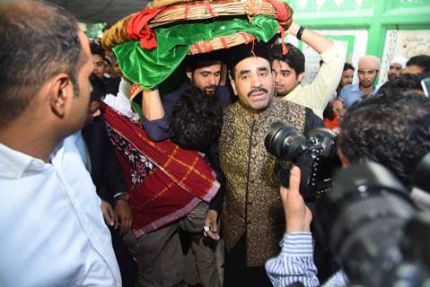 Emran Hashmi and Mohammad Azharuddin at Nizamuddin Dargah