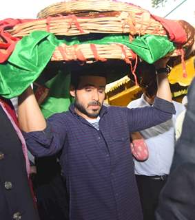 Emran Hashmi and Mohammad Azharuddin at Nizamuddin Dargah