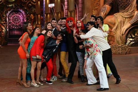 Meet Bros Have a Blast on the sets of 'Comedy Nights Bachao'