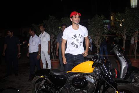 Dino Morea at Relaunch of Ayesha Takia's cafe 'Basilico'