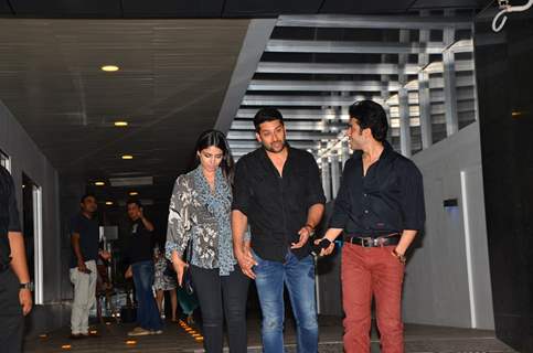 Aftab Shivdasani with wife Nin Dusanj and Tusshar Kapoor Snapped Post Dinner Party