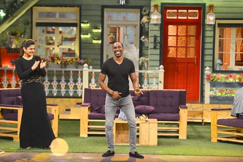 Dwayne Bravo & Raveena Tandon have blast on 'The Kapil Sharma Show'