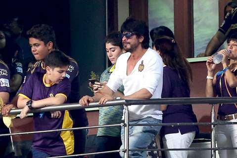 Shah Rukh Khan and Parineeti Chopra Snapped at Eden Gardens