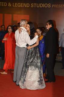 Aishwarya Rai Bachchan and Amitabh Bachchan at Special Premiere of 'Sarabjit'