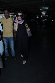 Airport Spotting: Karisma Kapoor