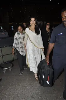 Airport Spotting: Aishwarya Rai Bachchan returns from Sarbjit Press Meet!
