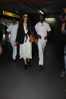 Spotted at Airport: Style Diva Sonam Kapoor!