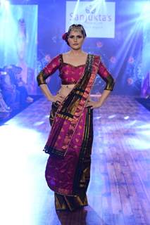 The Sizzling! Zarine Khan Walks for Designer Sanjukta Dutta at India Beach Fashion Week