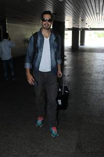 Spotted at Airport: Dino Morea!