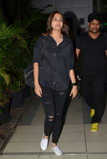 Anushka Sharma Snapped at Airport