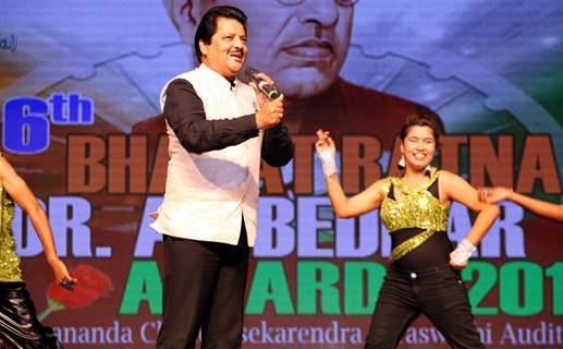 Udit Narayan Performs at the '6th Bharat Ratna Dr. Ambedkar Awards'