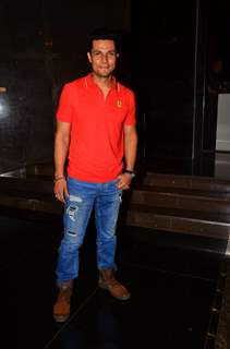 Randeep Hooda hosts Screening of Sarbjit for Firefighters!