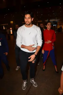 Airport Scenes: Sidharth Malhotra!