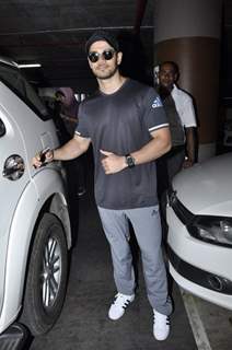 Airport Scenes: Sooraj Pancholi!