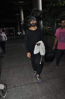 Airport Scenes: Dhanush!