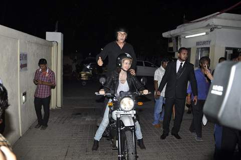 Screening of 'Waiting': Kalki - Naseeruddin arrives on Bike!