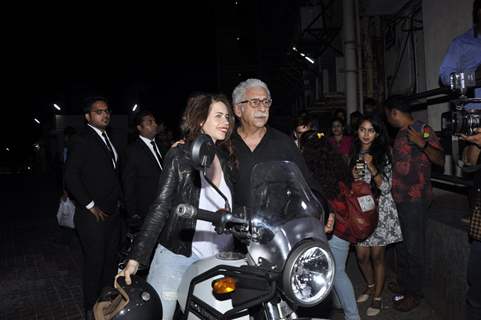 Screening of 'Waiting': Kalki - Naseeruddin arrives on Bike!