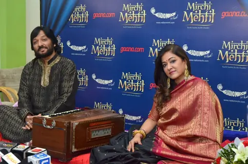 Roop Kumar Rathod Sings for his wife Sonali at Mehfil Radio Mirchi