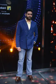 Abhishek Bachchan Promote 'Housefull 3' On the Sets of Sa Re Ga Ma Pa 2016