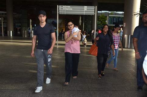 Alvira Khan Agnihotri and Arpita Khan Sharma with Baby Ahil Snapped at Airport