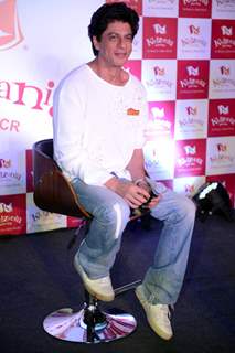 Shah Rukh Khan has a blast with Children at 'KIDZANIA' Mumbai