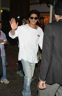 Shah Rukh Khan has a blast with Children at 'KIDZANIA' Mumbai