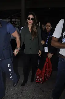 Kareena Kapoor Snapped at Airport