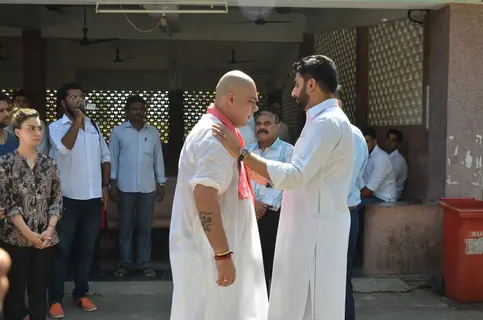 Abhishek Bachchan at Vikas Mohan's Funeral