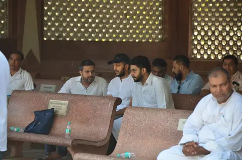 Riteish Deshmukh & Abhishek Bachchan at Vikas Mohan's Funeral