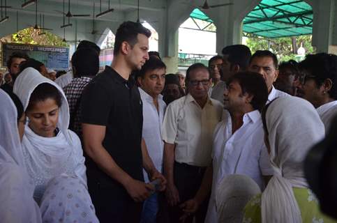 Rajpal Yadav at Actor Raza Khan' s Funeral at Actor Raza Khan' s Funeral