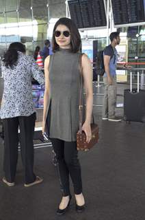 Prachi Desai Snapped at Airport!