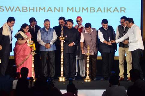 Maha. CM Devendra Fadnavis, Vivek Oberoi and Nitin Gadkari at Swabhiman Mumbaikar Event