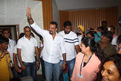 Sanjay Dutt Visits Tata Memorial Hospital
