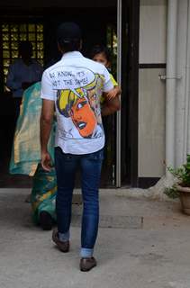 Now I See You!: Riaan Deshmukh leaves with Daddy Riteish as Genelia D'souza gets discharged!