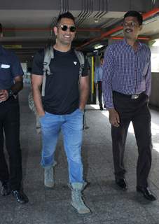 Airport Spotting: Captain Cool Mahendra Singh Dhoni