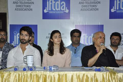 Shahid Kapoor, Alia & Mahesh Bhatt & Vikas Bahl at Press Meet of IFTDA for Udta Punjab Controversy!