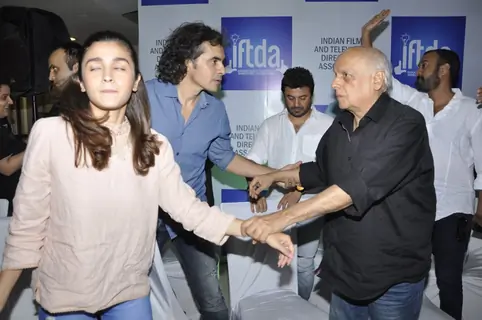 Alia Bhat, Mahesh Bhatt, Imtiaz Ali & Vikas Bahl at Press Meet of IFTDA for Udta Punjab Controversy!
